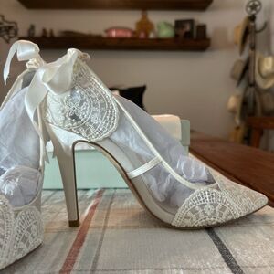 Claire Pettibone for Bella Belle lace high heels sz 8